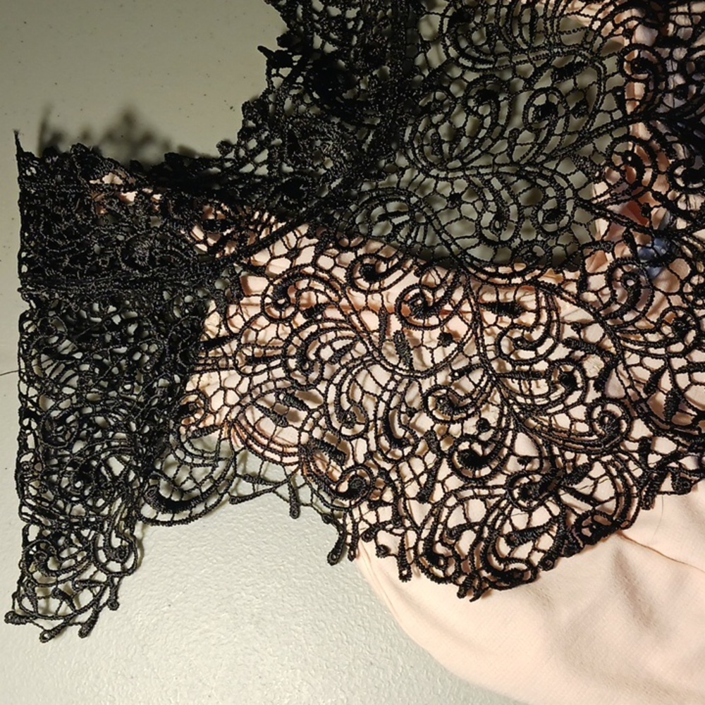 Charlotte Russe Pink Decorative Woman's Top Size XS #eshopchicago - Picture 2 of 6